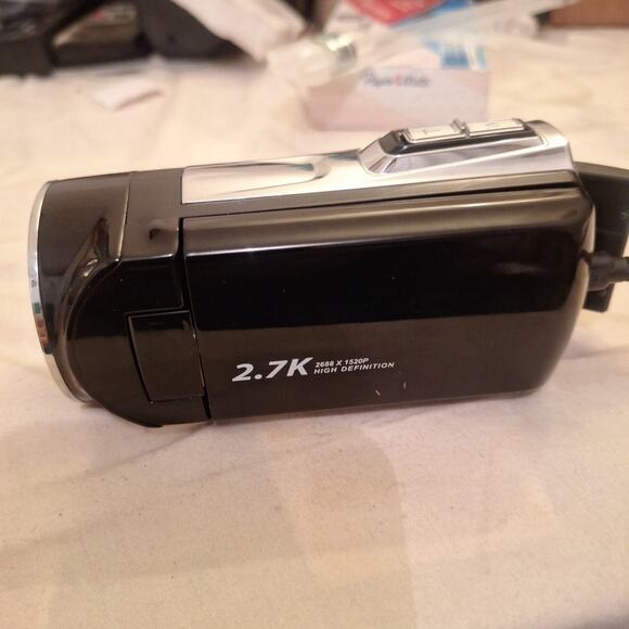 HD Video Camcorder 24MP 1920x1080 FHD 8x Zoom HDV-8162 With charger Needs Card - Picture 1 of 7